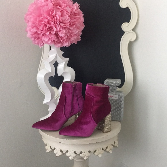 🌺 Betsey Johnson 
Beautiful Magenta Boot - Picture 8 of 8